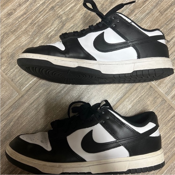 Nike 8.5  Dunk Low Black and White Sneakers - Picture 4 of 5